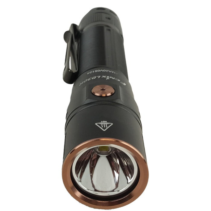 Lampe torche Fenix LD30 + 2 batteries 18650 parfait état (D'occasion) à Lampe torche Fenix LD30 + 2 batteries 18650 parfait état (D'occasion) à